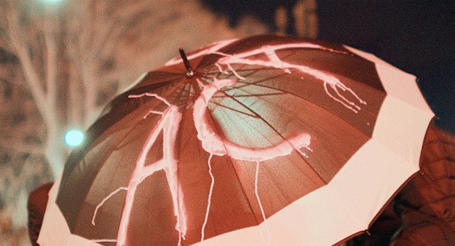 დაუმორჩილებლობის დღე დაუმორჩილებლობის მარში ნიღაბი პიროტექნიკა ქართული ოცნება 