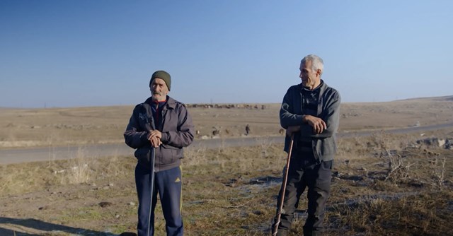 „ის მუსლიმია, მე ქრისტიანი, მაგრამ ჭირშიც და ლხინშიც ერთად ვართ“ - ამბობენ იაშა და ზურა სოფელი ოკამიდან, სადაც მეჩეთი და ეკლესია გვერდიგვერდ დგას.