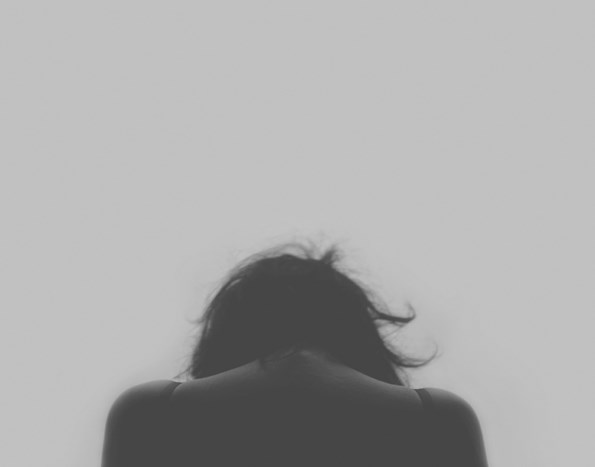 ქალი ზურგიდან