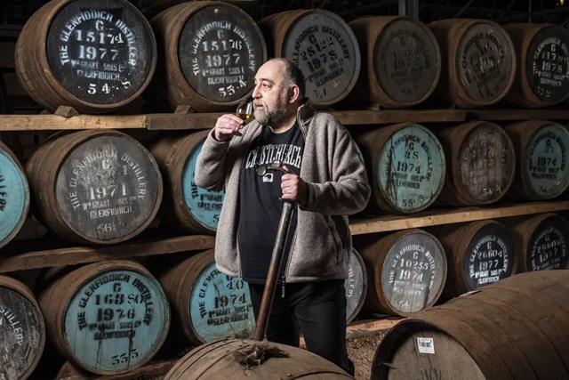 აკა მორჩილაძე