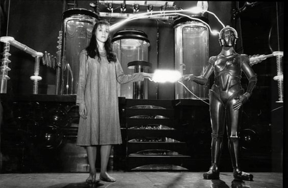 კუპიდონი კრემლის კედელთან