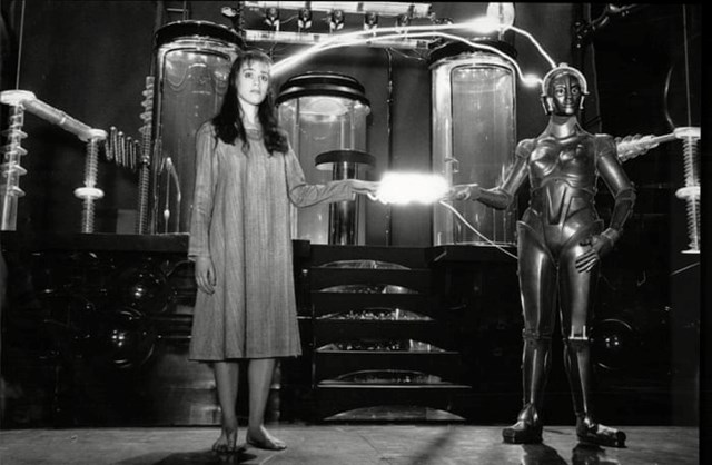 კუპიდონი კრემლის კედელთან