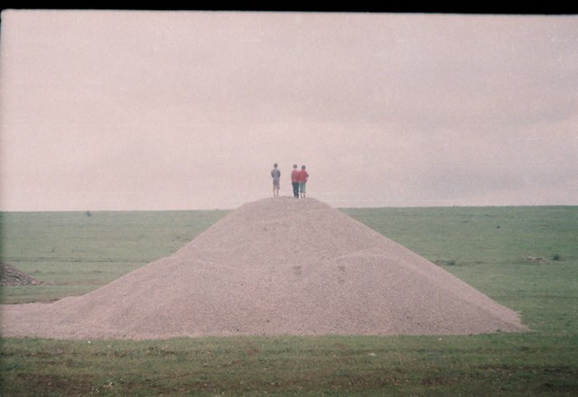 ბავშვები გორაზე
