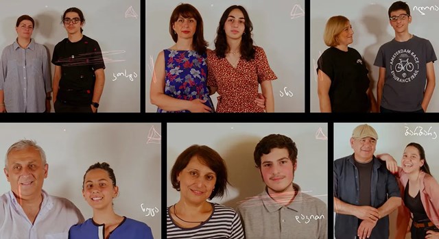 მშობლები და თინეიჯერი ბავშვები