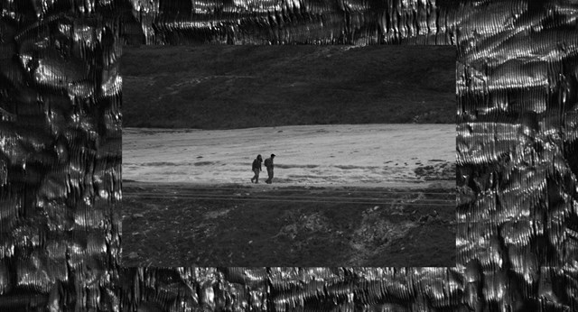 წყვილი მიდის გზაზე 